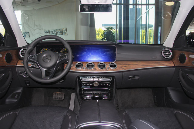 奔驰E级 2016款 E300L 豪华型