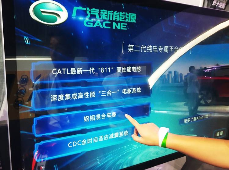 虽然广汽aion lx在定位上强调的是"豪华智能超跑