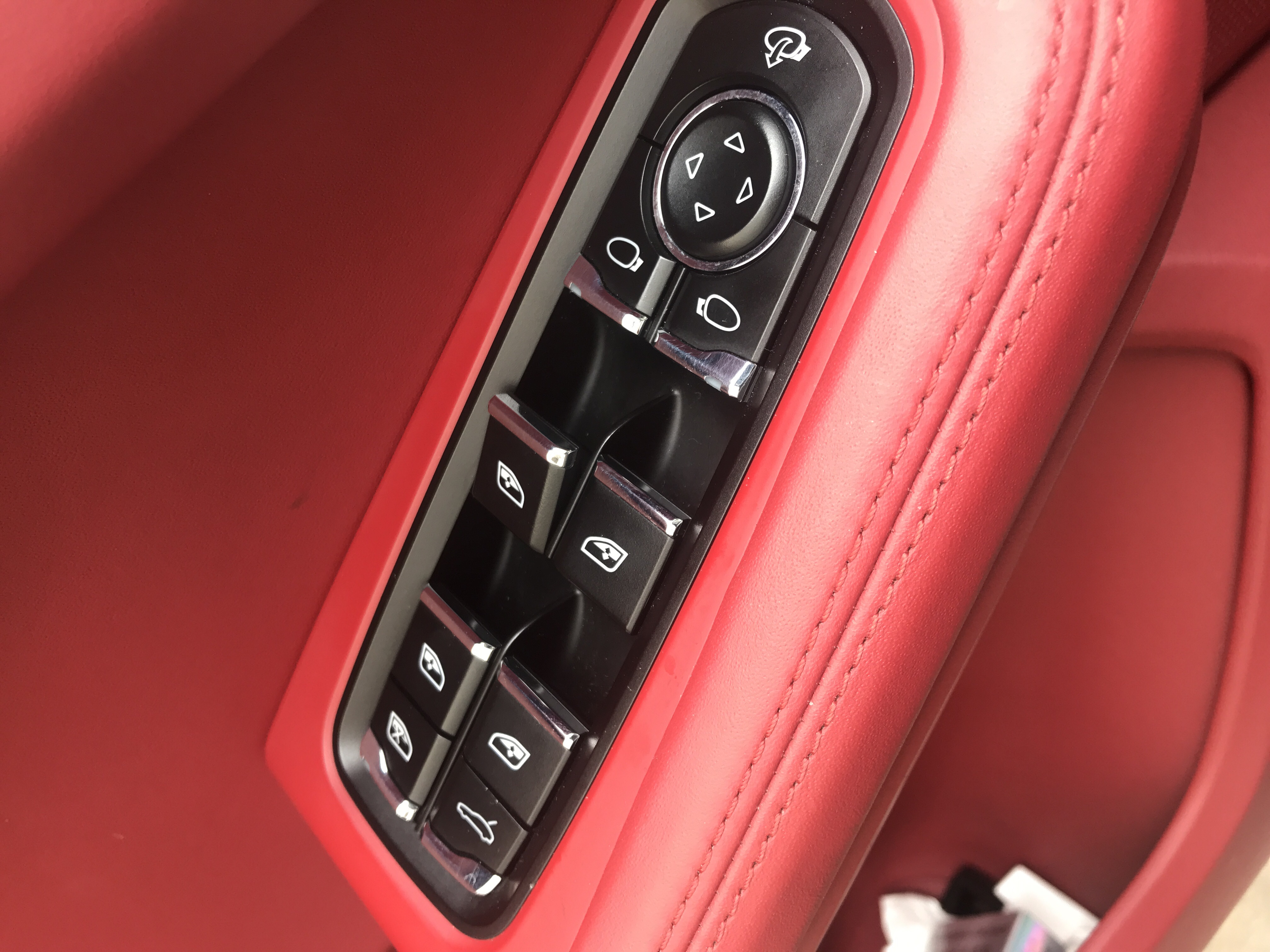 保时捷-Macan 车窗升降开关有问题