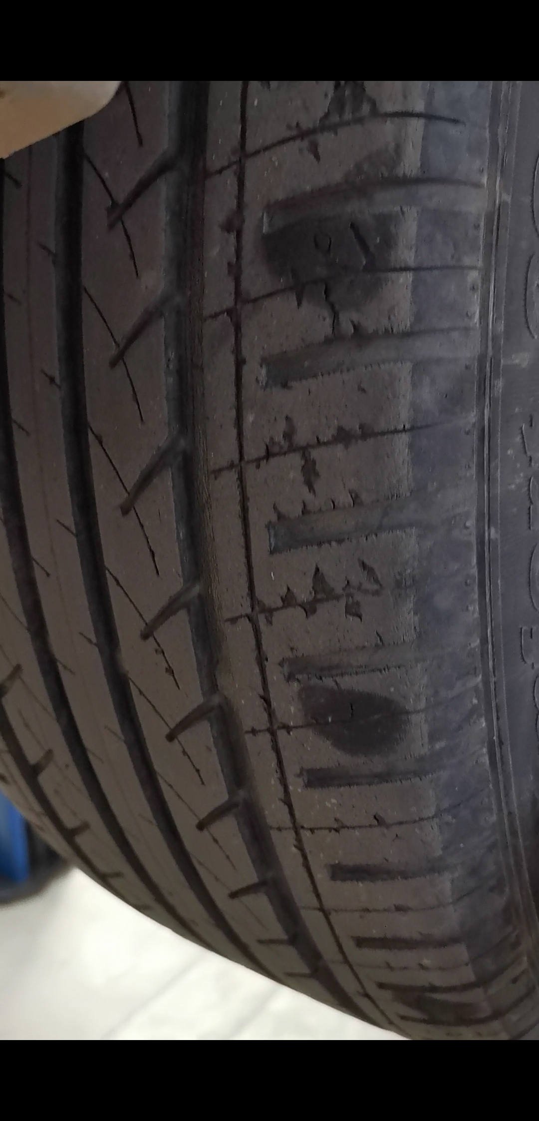 江淮汽车-瑞风S3 轮胎异常磨损，裂纹，掉皮。