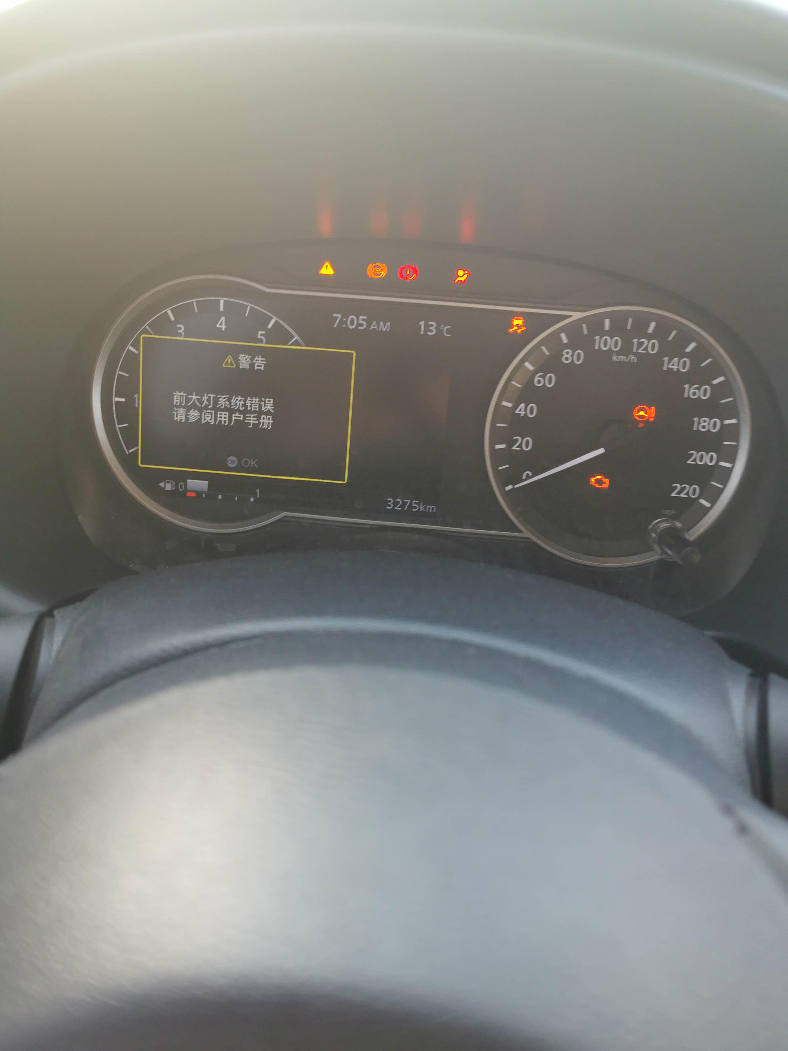 12月23日买的车,在2020年1月26日正常行驶过程中仪表盘出现前大灯故障