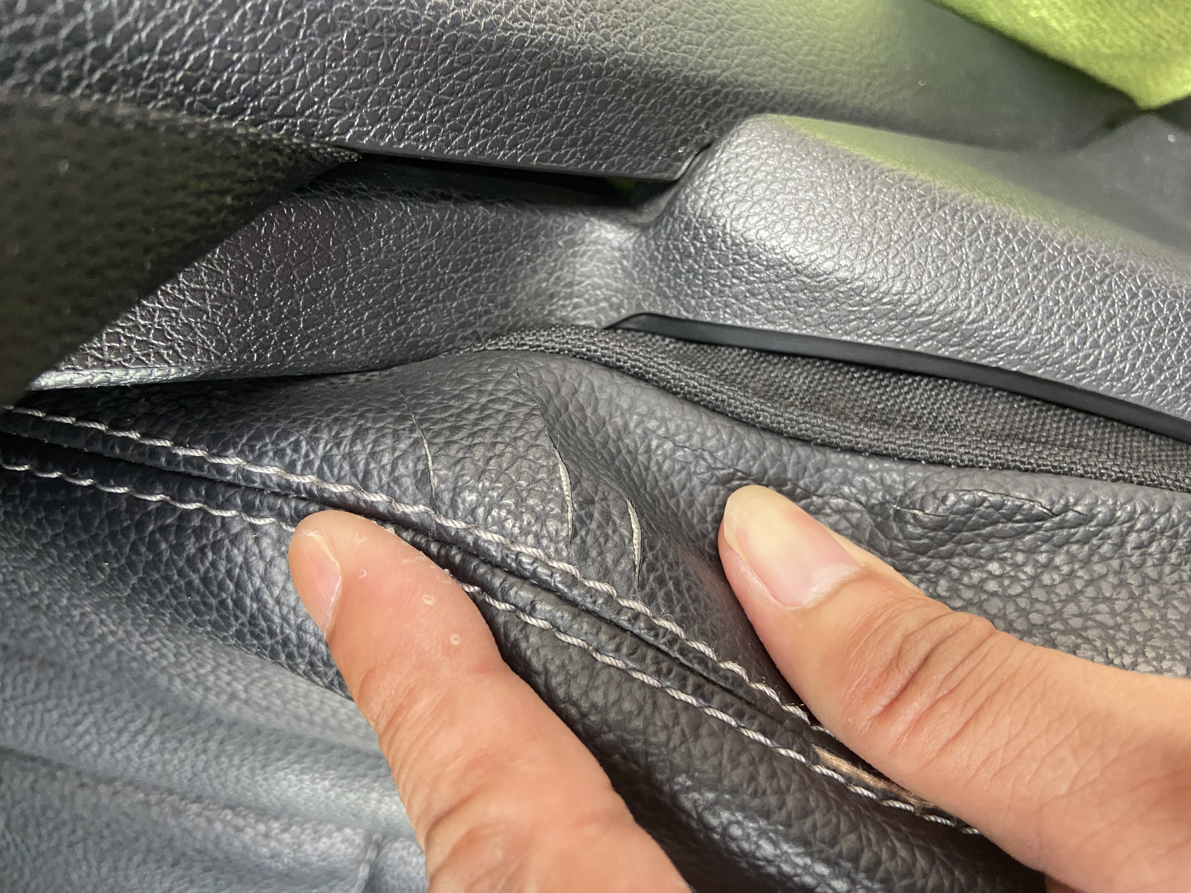 皮座椅多久会开裂 o_img2020101016124173.jpeg