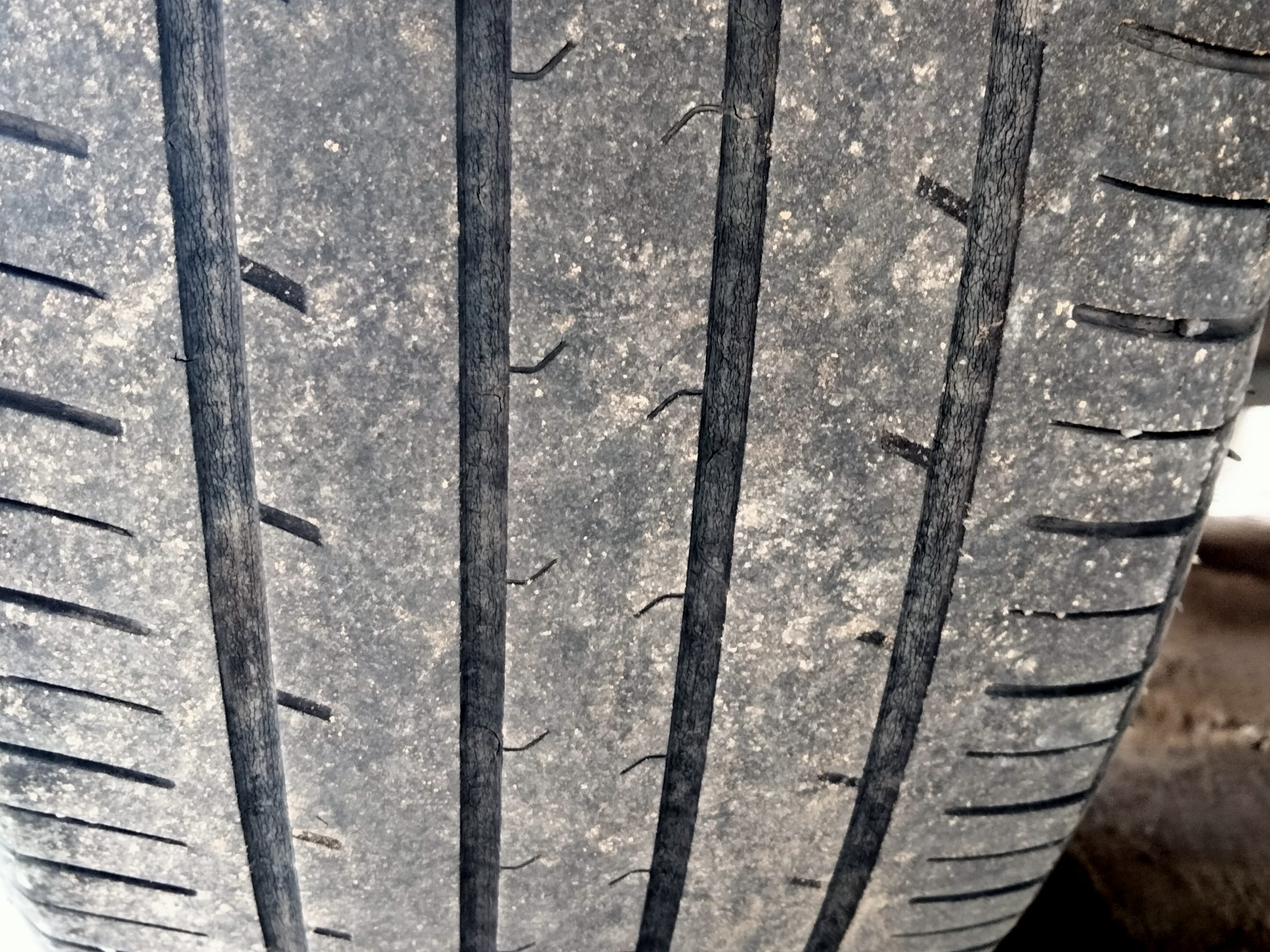 本田crv两后轮轮胎出现磨损异常