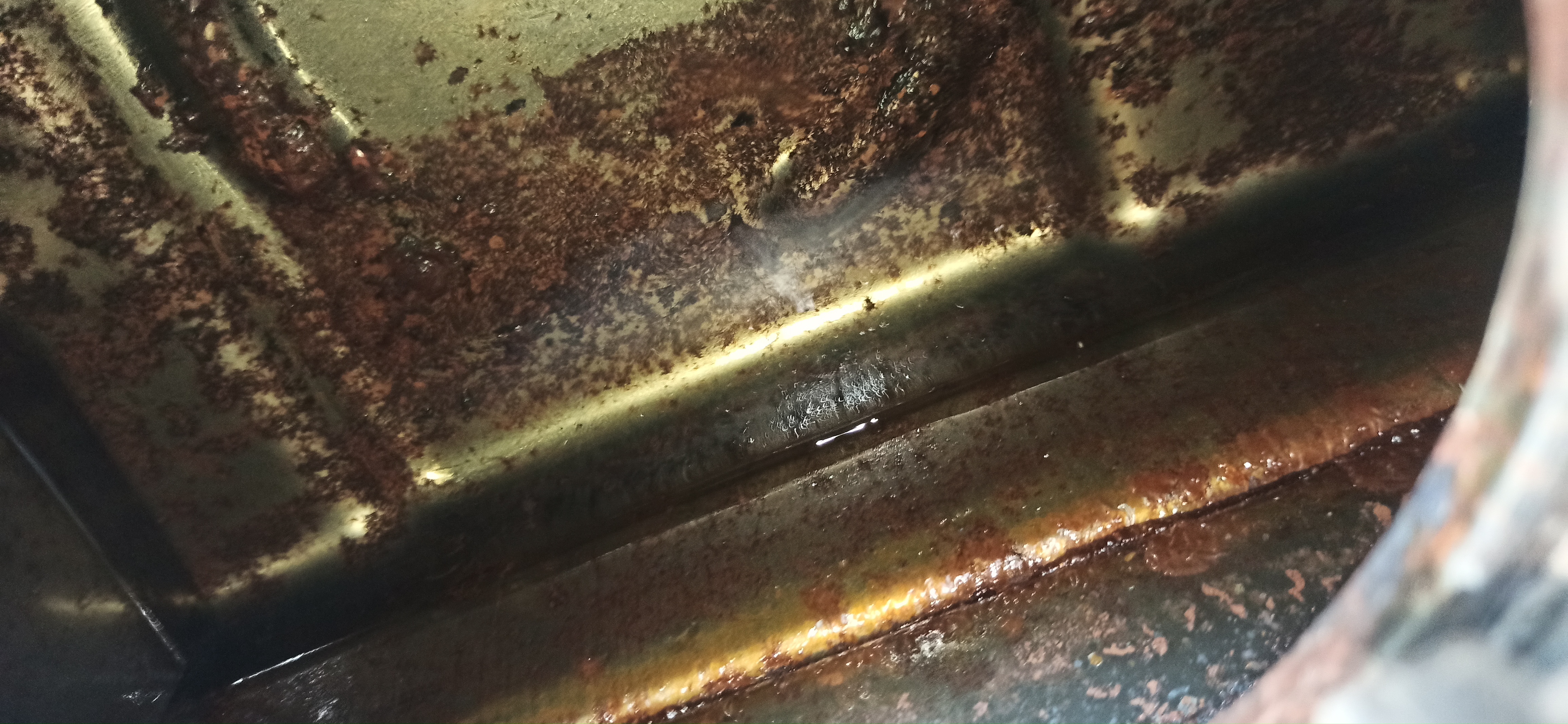 宝骏730油箱内部生锈严重，导致发动机油泵输油管堵塞