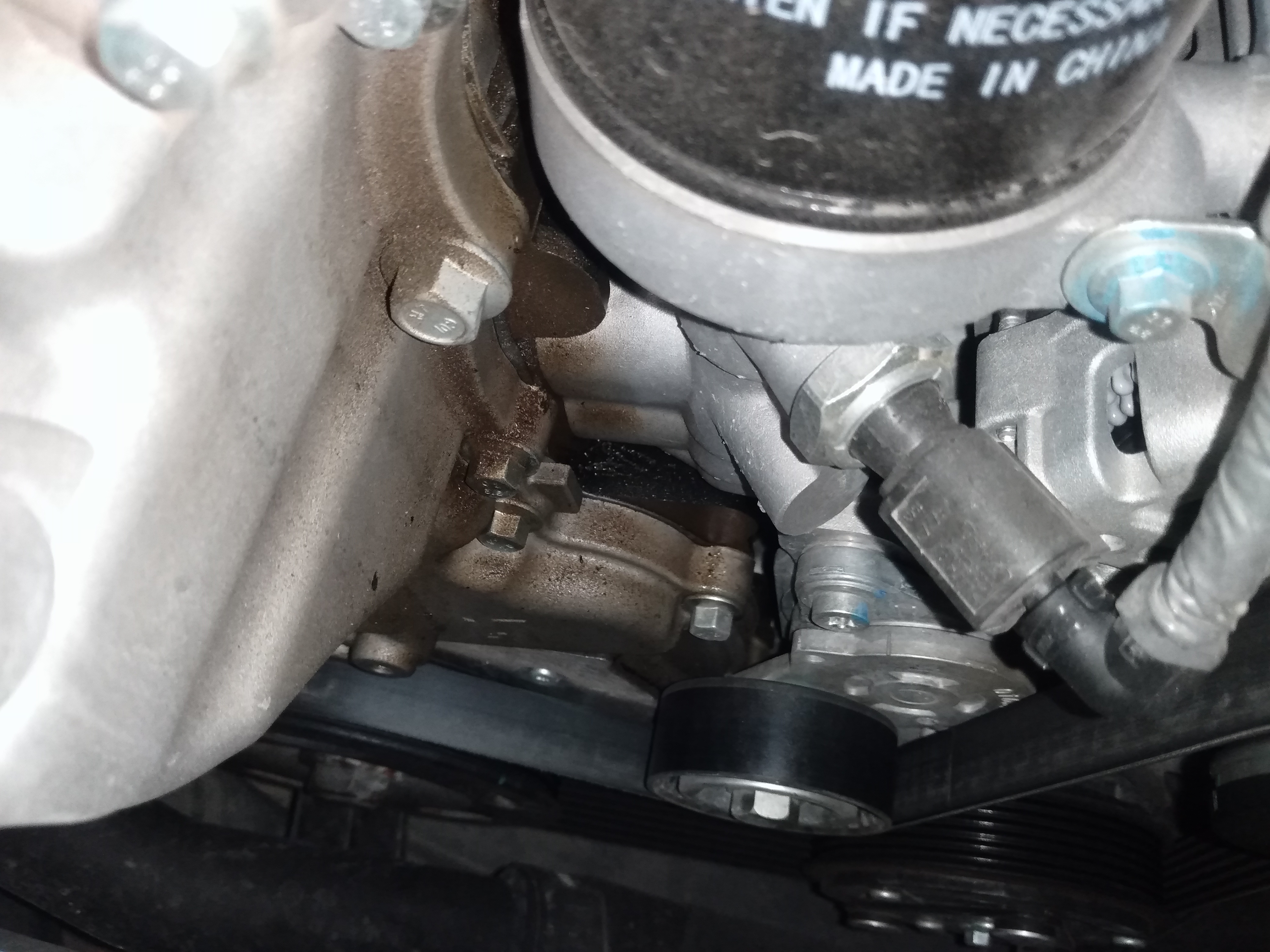 吉利汽车博越车辆发动机漏油，厂家售后严重不作为且拒绝提供三包保修